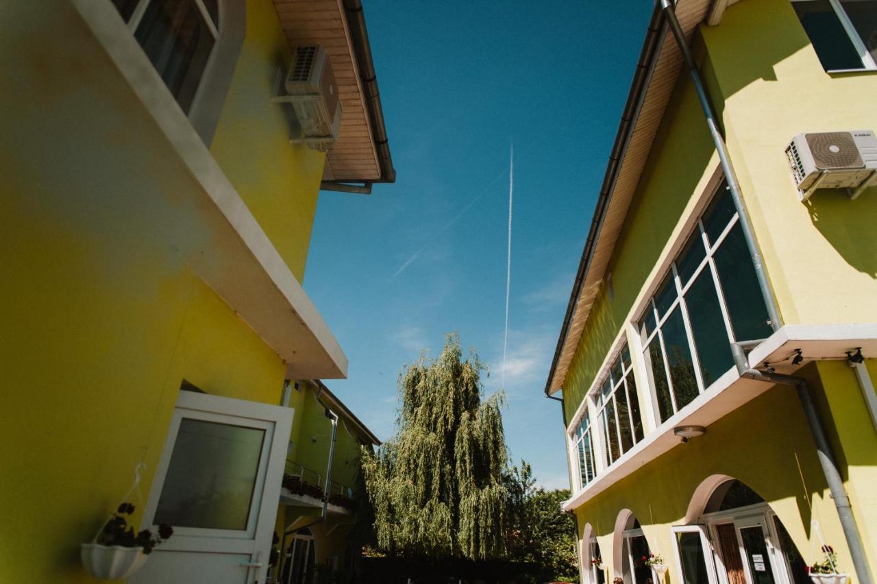 Pension Eclipse Oradea Exterior photo
